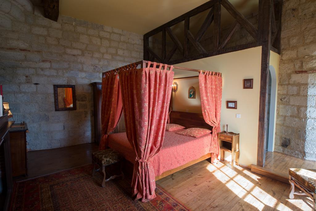 Chateau De Goudourville Room photo